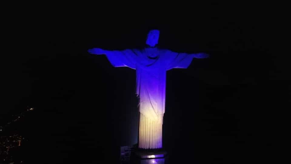 Qualicorp ilumina Cristo Redentor com cores da sua nova marca.