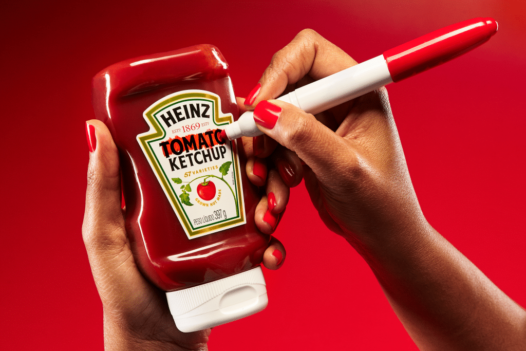 Heinz, para mostrar às pessoas que o ketchup mais amado do mundo é feito com ingredientes 100% naturais, lança a campanha "Primeiro Tomate". 