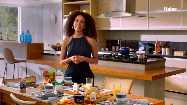 Italac lança, para mostrar a preferência nacional pelos produtos lácteos da marca, nova campanha com a atriz Tais Araújo.