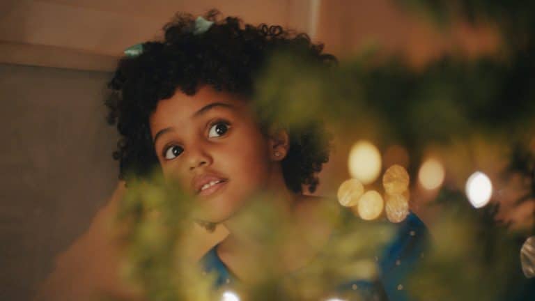 Lacta, após a mensagem de solidariedade da campanha do ano passado, traz mais uma narrativa emocionante para o Natal 2021.