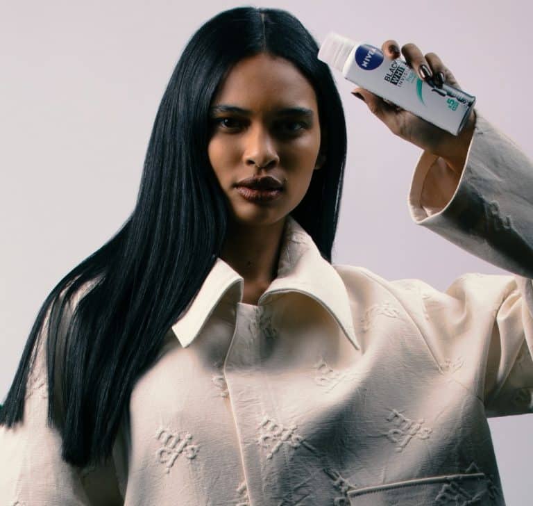 NIVEA anuncia collab com a marca brasileira Misci, de Airon Martin, com a criação de um look exclusivo da coleção Fuxico Lanches.