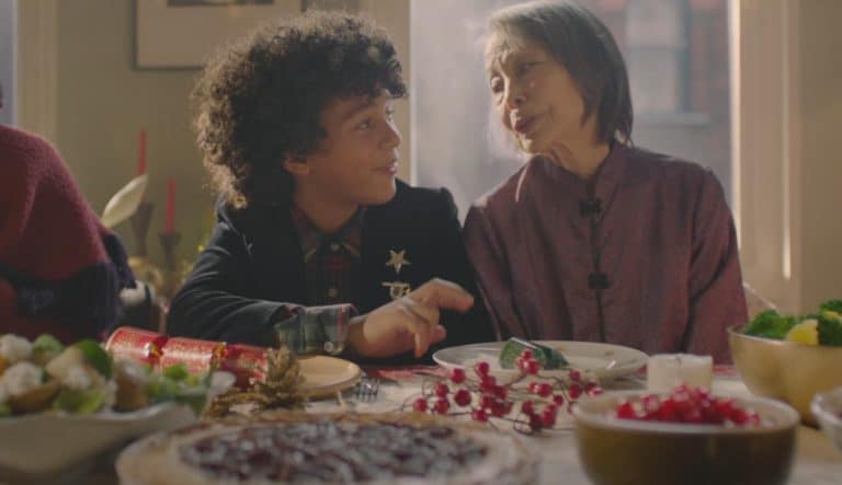 A Coca-Cola celebra a conexão e empatia entre as pessoas, e lança sua tradicional campanha de Natal, ressaltando a magia do Natal na inclusão.