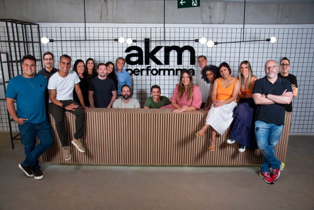A AktuellMix anuncia a aquisição da Performma, amplia as entregas em todos os pontos de contato, e passa a se chamar Akm Performma.