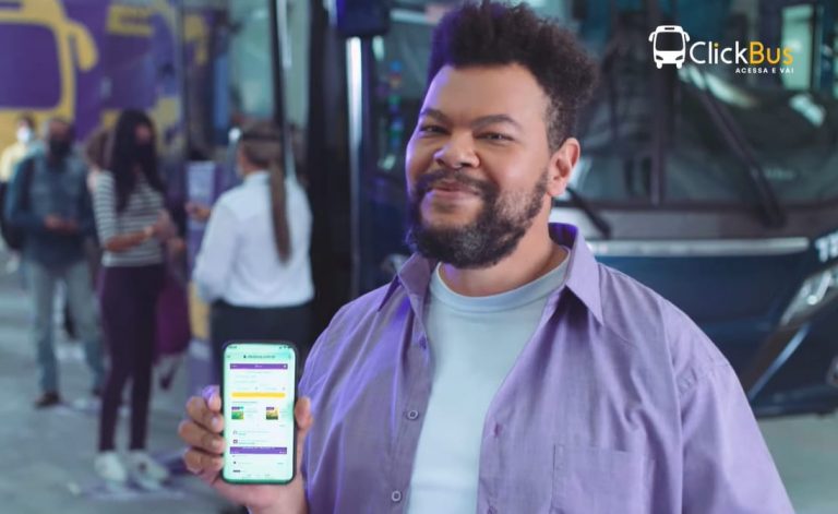 A ClickBus pega carona na volta das viagens e reaquecimento do turismo para colocar no ar sua nova campanha publicitária com Babu Santana.