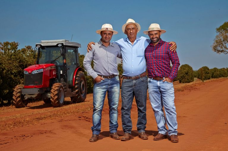 A Massey Ferguson, comemorando 60 anos no Brasil, mostra a evolução dos agricultores brasileiros, contando suas histórias inspiradoras.