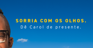 Óticas Carol anuncia, para celebrar as festas e finalizar o ano de 2021 do melhor jeito, suas tradicionais campanhas de fim de ano.