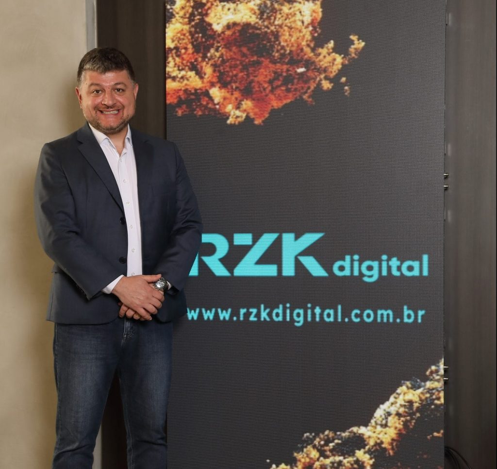 RZK Digital anuncia a chegada do publicitário André Almeida, que teve passagens por Disney e ESPN, como novo Head Comercial da agência.