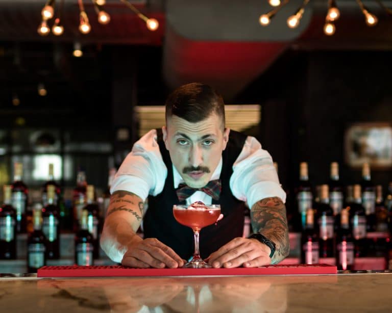 A Campari promove a terceira fase de Red Passion, campanha que visa inspirar o público a buscar suas paixões vermelhas.