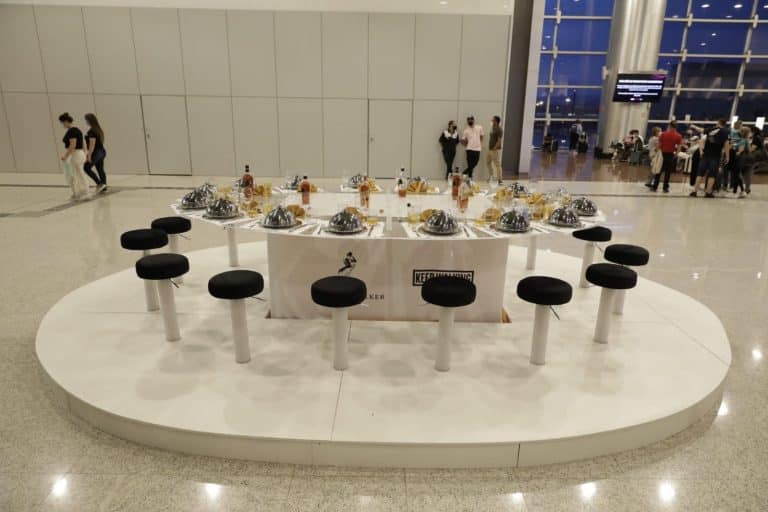 Johnnie Walker fez um convite para quem circulou no dia 22 de dezembro pelo saguão do aeroporto internacional de Guarulhos, em São Paulo.