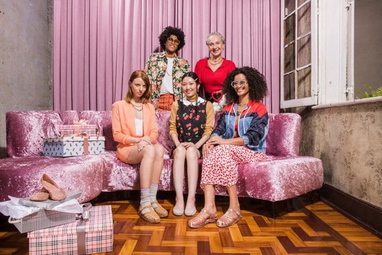 A Melissa segue em sua jornada de inovação na comunicação de sua nova campanha, e lança a coleção Happy Holidays: Presentes Extraordinários. 