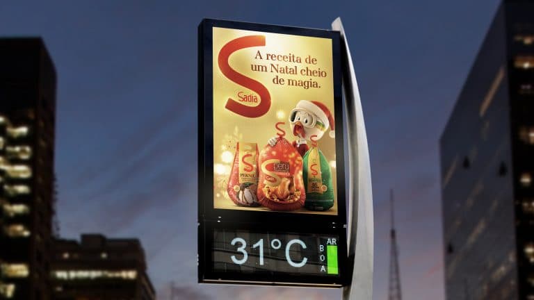 A Sadia, para celebrar o Natal de 2021, promove uma série de ações nas ruas e nos transportes públicos de São Paulo e Rio de Janeiro.