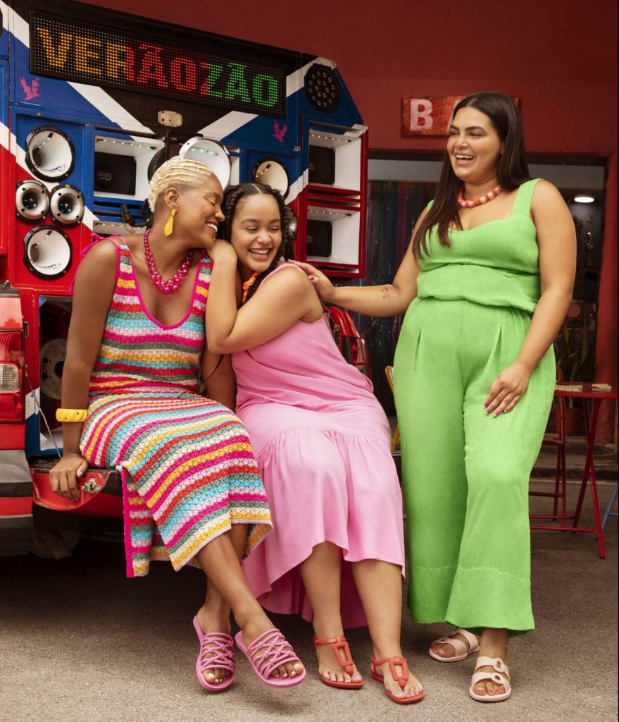 A nova campanha da Ipanema, encarregada por apresentar a coleção de verão da marca, tem o mote "Verãozão Ipanema: Você em máxima potência".