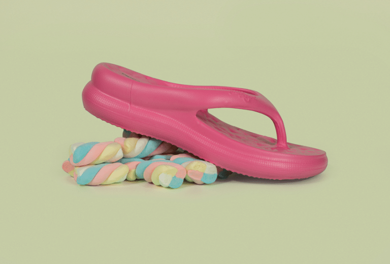 A PICCADILLY firmou parceria com a Docile Alimentos, e lançou uma nova coleção de calçados, nomeada "Marshmallow", inspirada em marshmallows.