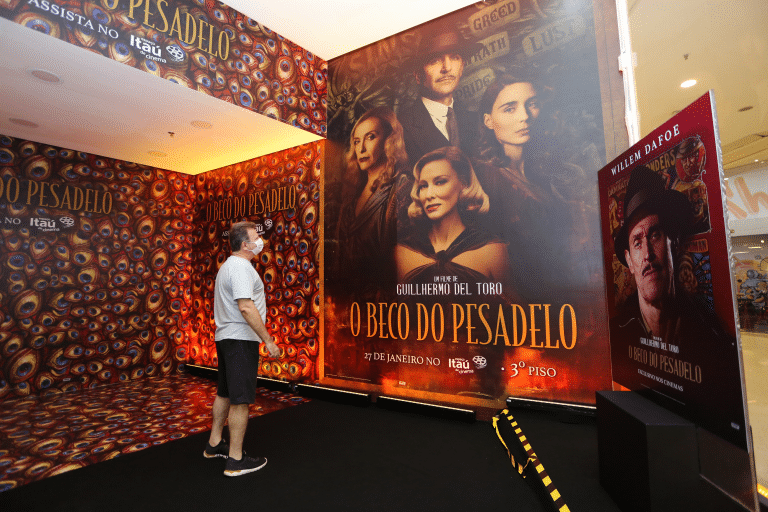 Disney cria uma experiência imersiva do filme "O Beco do Pesadelo", novo longa do diretor Guillermo del Toro, para o público de São Paulo.