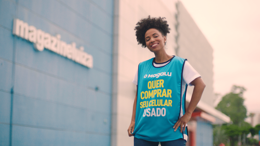 O Magalu está reeditando a campanha “Smartphoniza Brasil”, que aceita celulares usados como parte do pagamento de um aparelho novo.