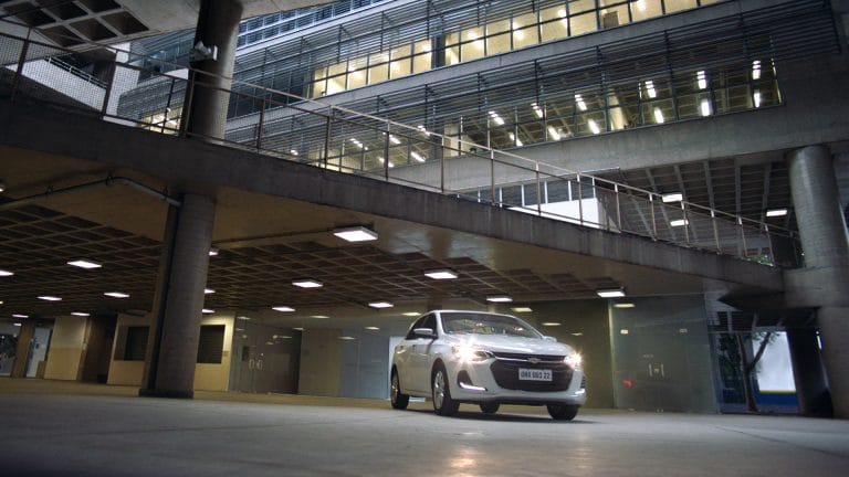 O Chevrolet Onix, carro mais conectado da categoria, marca presença no Super Bowl, que será transmitido pela RedeTV!, no próximo domingo.