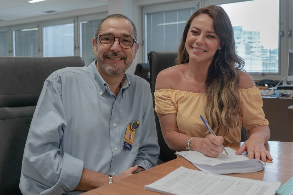 Pernambucanas renova contrato com Paolla Oliveira.