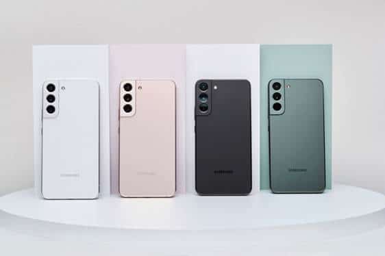 A Samsung revelou ontem, dia 9, o Galaxy S22 e o S22+, dois smartphones topos de linha que possibilitam a criatividade e a autoexpressão.
