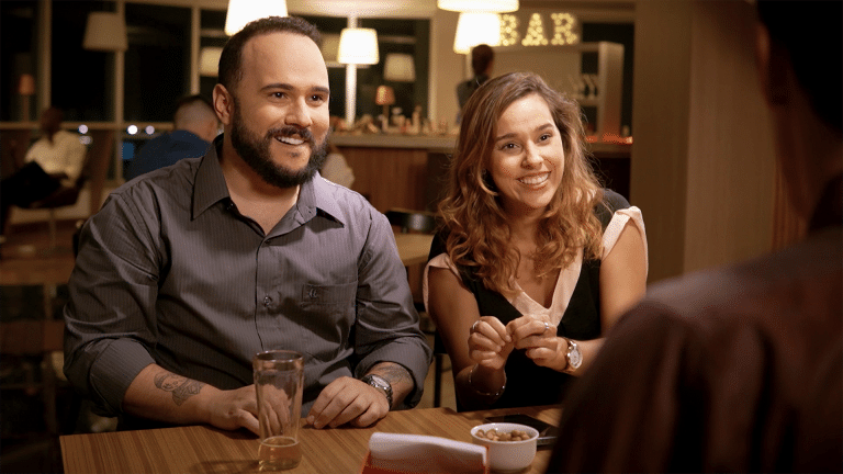 A Amstel firma, pela primeira vez, uma parceria com o canal humorístico Porta dos Fundos para uma nova esquete intitulada "Chefe no Meio".