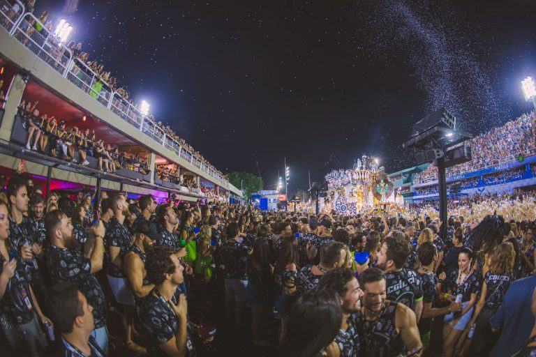 Considerada uma das melhores festas de Carnaval do país, o Camarote Brahma Nº1 chega a sua 31ª edição em 2022, nos dias 22, 23 e 30 de abril.