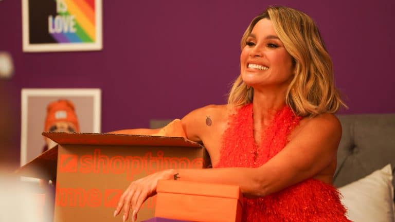 Aniversário Premiado Shoptime tem campanha estrelada por Flávia Alessandra.