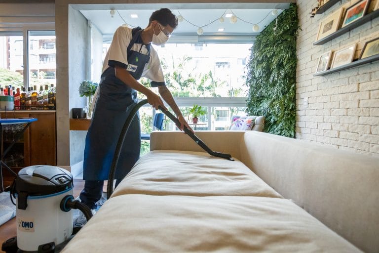 OMO Lavanderia lança serviço de limpeza de itens de casa.