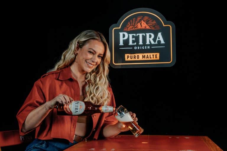 Paolla em campanha da Petra