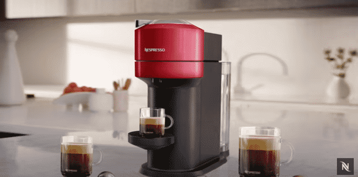 A Nespresso lança sua nova campanha "Padrões foram feitos para serem quebrados", visando apresentar seu novo sistema de cafés, Vertuo.