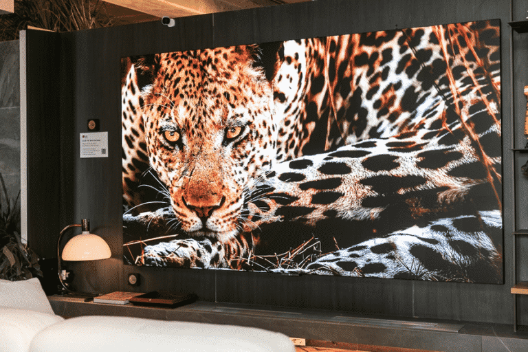 A LG Business Solutions, divisão da LG Eletronics focada no mercado empresarial, anuncia parceria inédita com a AV Group.