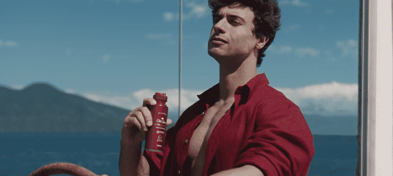 A P&G, para promocer a chegada do novo Old Spice Red Reserve, conta a história de um homem dividido por um dilema.