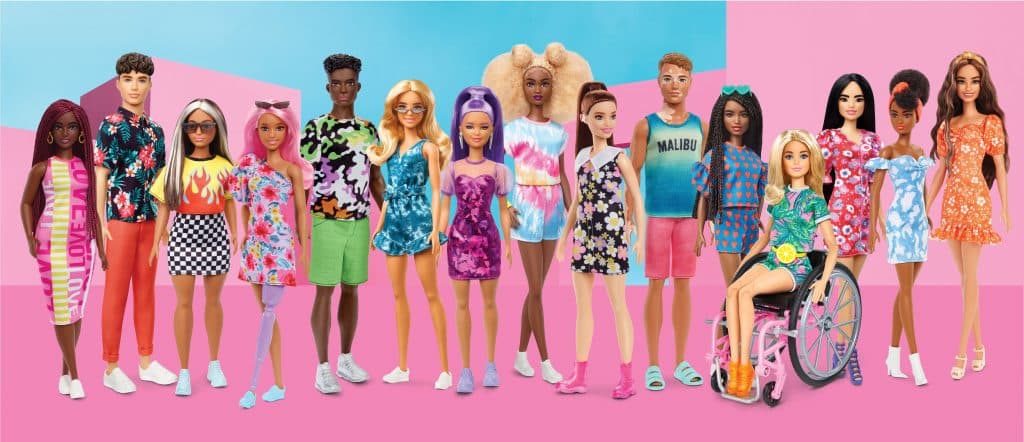 Barbie anuncia sua primeira boneca com aparelhos auditivos como parte da linha mais diversa e inclusiva do mercado.