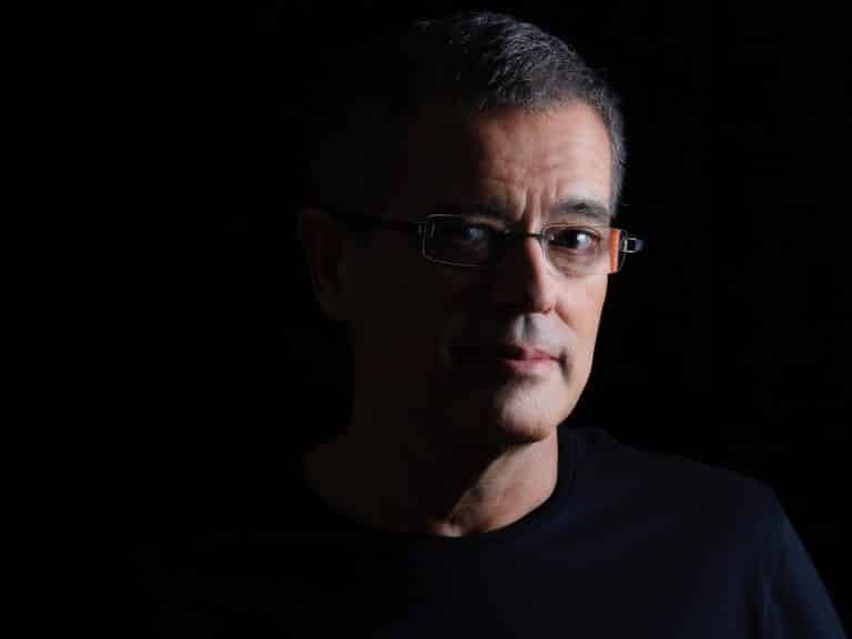 Dia 10 de maio, o publicitário Adilson Xavier irá lançar seu livro "Storytelling 2 - A Bomba Embaixo Da Mesa", da editora BestBusiness.