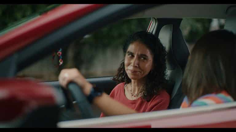 A nova campanha da Chevrolet, visa homenagear as mães brasileiras que ajudam seus filhos a encontrarem novos caminhos para seguir.