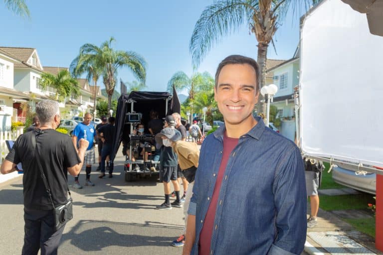 A nova campanha do Grupo Bradesco Seguros será protagonizada pelo jornalista e apresentador do reality mais visto do Brasil, Tadeu Schmidt.