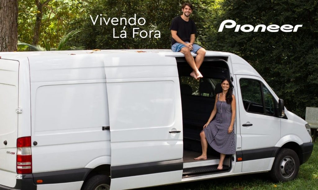 A E-Content Lab acaba de criar mais um projeto para a Pioneer do Brasil: uma parceria com o casal de influenciadores do @Vivendo.la.fora.