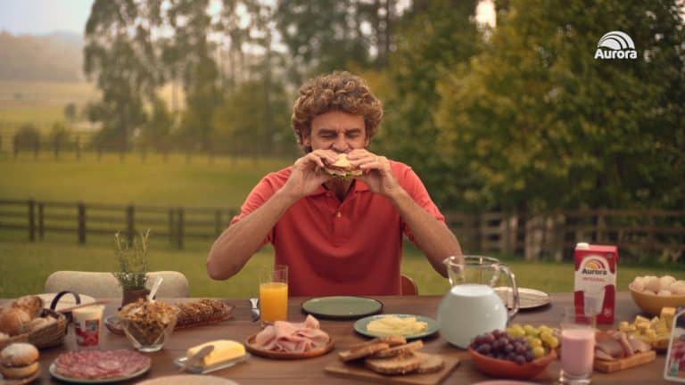 Aurora Alimentos reforça, em nova campanha, o posicionamento de marca criado pela FCB Brasil, “A gente faz com gosto tudo o que você gosta”.