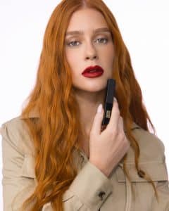 Marina Ruy Barbosa é nova embaixadora de maquiagem de Yves Saint Laurent Beauté no Brasil.