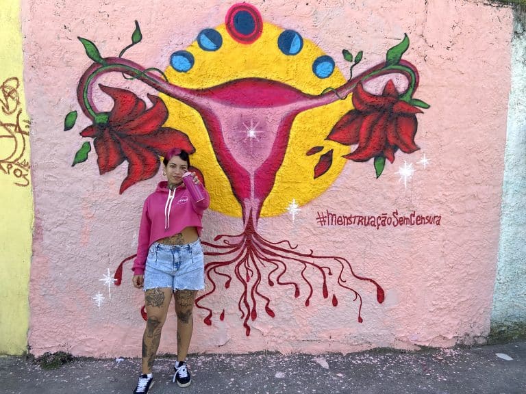 Intimus implementa ações que buscam promover a educação e mobilizar iniciativas para a erradicação da pobreza menstrual e da desinformação.
