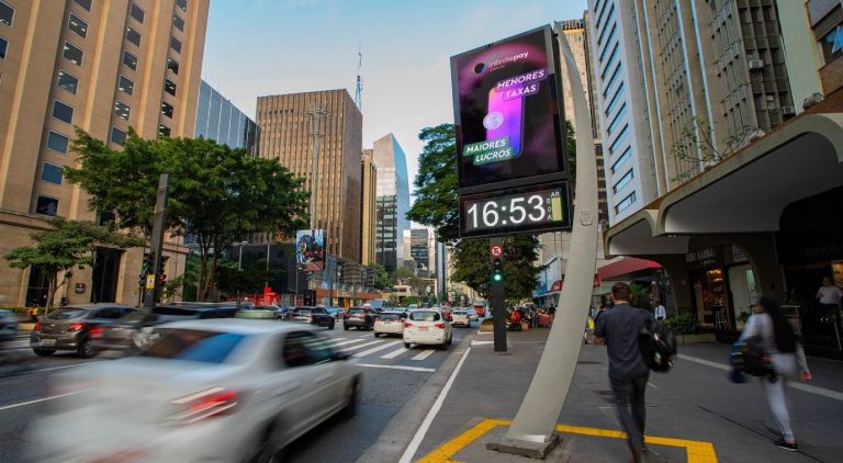 JCDecaux e VIOOH lançam mídia programática em OOH no Brasil