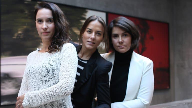 A produtora Associados anuncia a chegada da profissional mineira Júlia Motta como sua nova produtora executiva.