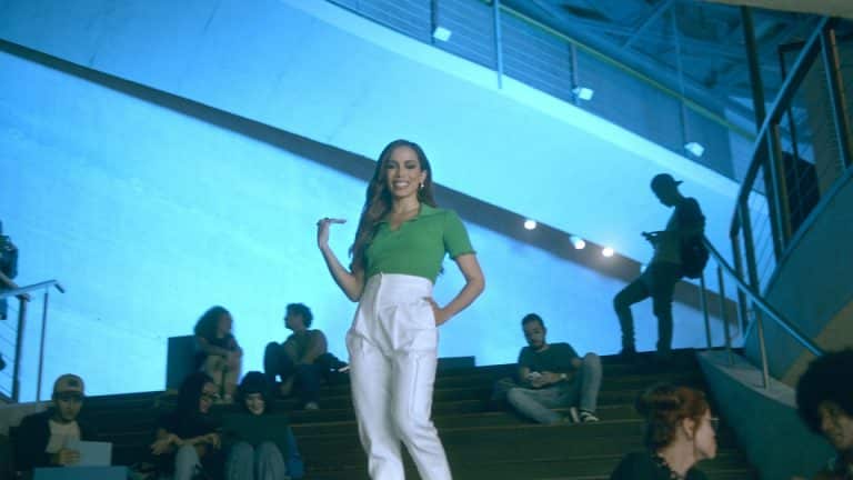 Artplan e Anitta se unem para criar o filme “Por que contratar um Aluno Estácio”, lançado nesta última segunda-feira.