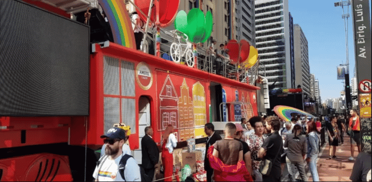 Amstel anuncia trio I AM WHAT I AM na Parada Orgulho LGBT+