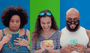 A nova campanha de marketing que será lançada pela Neon, a primeira conta digital do Brasil, conta com o mote "Mais que banco, Neon".