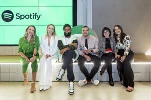 O Spotify anunciou ontem, dia 12 de julho, a expansão do recurso de podcast com vídeo para criadores de conteúdo em diversos países.