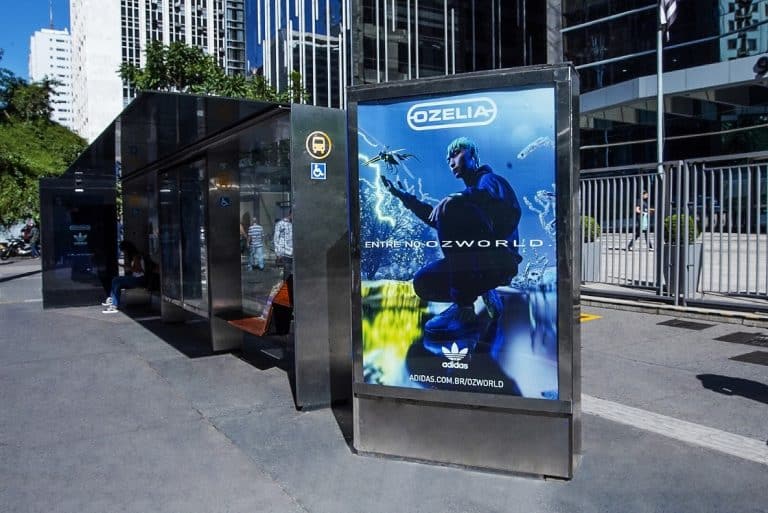 A nova coleção Ozworld, da adidas Originals, ganhou uma divulgação especial nas ruas de São Paulo com uma campanha de mídia OOH.