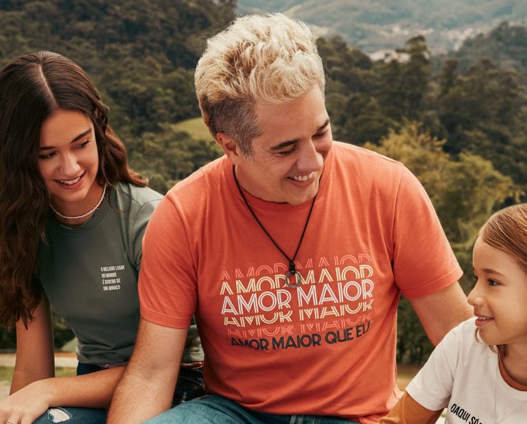 Com o Dia do dos Pais chegando, a Malwee e o cantor Rogério Flausino decidem apresentar a nova coleção de peças "Amor Maior".