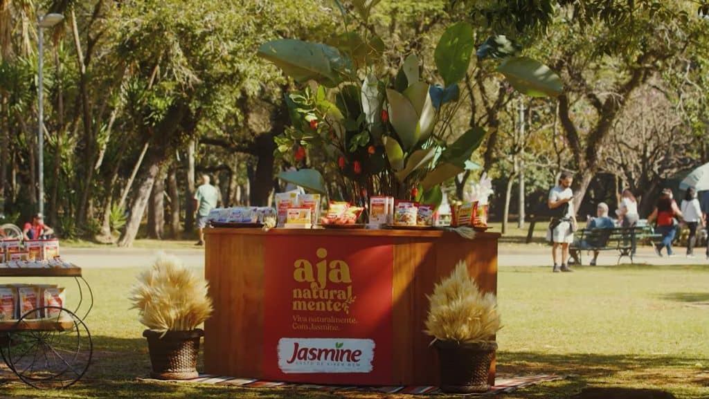 A Jasmine Alimentos, empresa referência em produtos integrais, transformou a própria natureza em uma inusitada promotora de marca.