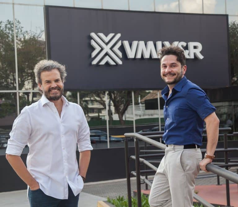A VMLY&R acaba de anunciar a promoção de Rafael Pitanguy a Deputy Global CCO, trabalhando diretamente com a CCO global Debbi Vandeven