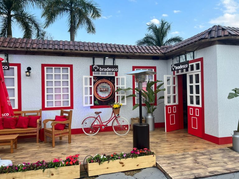 Bradesco aposta em ambientes instagramáveis para se alavancar no digital, patrocinando o Festival Cultura e Gastronomia de Tiradentes.