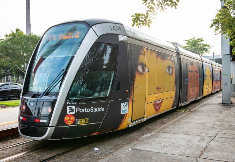 A agência REF+ aceitou o desafio da Porto Saúde de alavancar a parceria da marca junto com a dupla de grafiteiros OSGEMEOS.